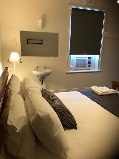 Cornwall Hotel - Accommodation Port Macquarie 5
