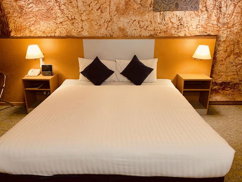Desert Cave Hotel - Accommodation Port Macquarie 1