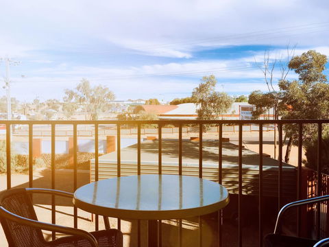Desert Cave Hotel - Accommodation Port Macquarie 0