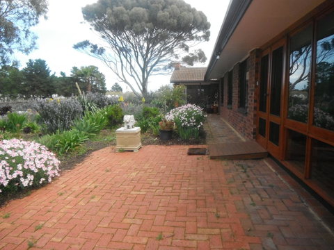 Linger Longer Vineyard - Accommodation Port Macquarie 11