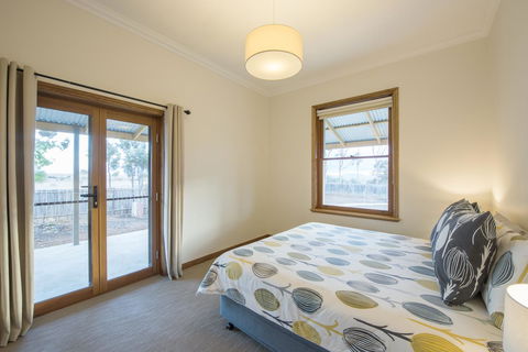 Flinders Bush Retreats - Accommodation Port Macquarie 0