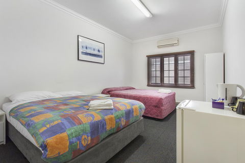 The Emperors Crown Hostel - Accommodation Port Macquarie 16