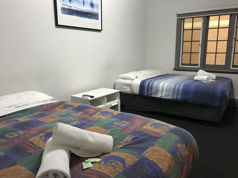 The Emperors Crown Hostel - Accommodation Port Macquarie 8
