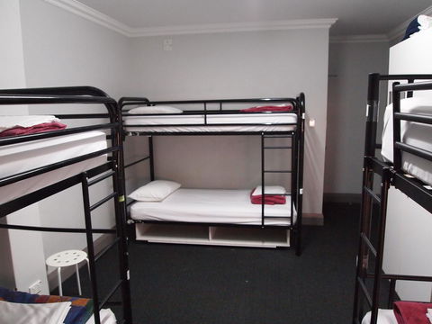 The Emperors Crown Hostel - Accommodation Port Macquarie 11