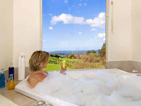 Chimes Spa Retreat - Accommodation Port Macquarie 35