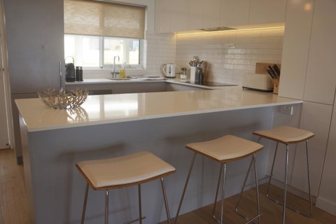 Cottesloe Beachfront Ocean View Apartment - Accommodation Port Macquarie 13