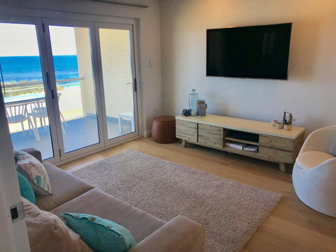 Cottesloe Beachfront Ocean View Apartment - Accommodation Port Macquarie 6