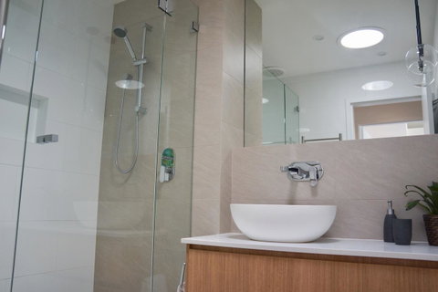 Cottesloe Beachfront Ocean View Apartment - Accommodation Port Macquarie 15