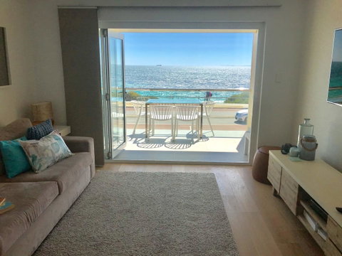 Cottesloe Beachfront Ocean View Apartment - Accommodation Port Macquarie 0