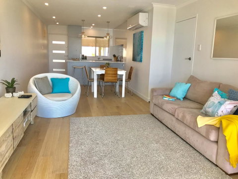 Cottesloe Beachfront Ocean View Apartment - Accommodation Port Macquarie 7