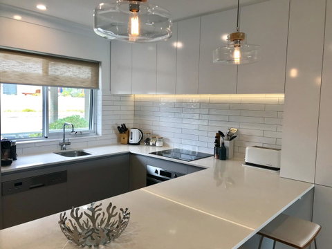 Cottesloe Beachfront Ocean View Apartment - Accommodation Port Macquarie 12