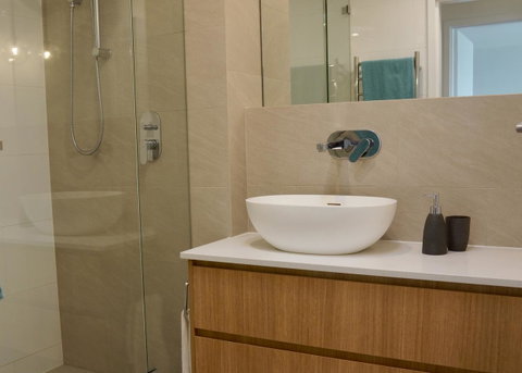 Cottesloe Beachfront Ocean View Apartment - Accommodation Port Macquarie 17