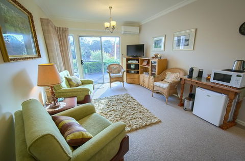 Glenelg On King Bed & Breakfast - Accommodation Port Macquarie 2