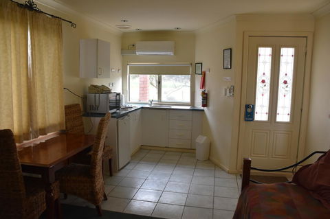 Mount Barker Valley Views Motel & Chalets, Western Australia - Accommodation Port Macquarie 35