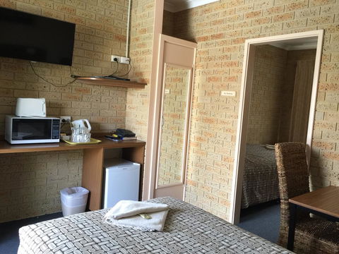 Mount Barker Valley Views Motel & Chalets, Western Australia - Accommodation Port Macquarie 7