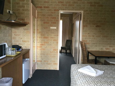 Mount Barker Valley Views Motel & Chalets, Western Australia - Accommodation Port Macquarie 9