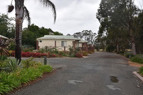 Mount Barker Valley Views Motel & Chalets, Western Australia - Accommodation Port Macquarie 33