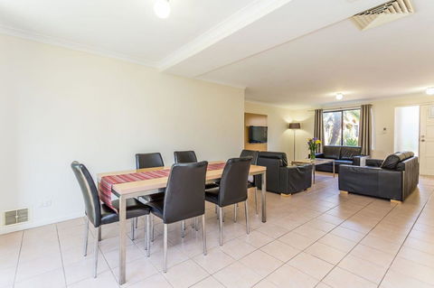 Country Comfort Perth - Accommodation Port Macquarie 8