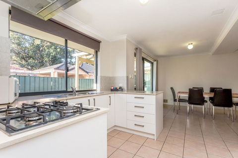 Country Comfort Perth - Accommodation Port Macquarie 12