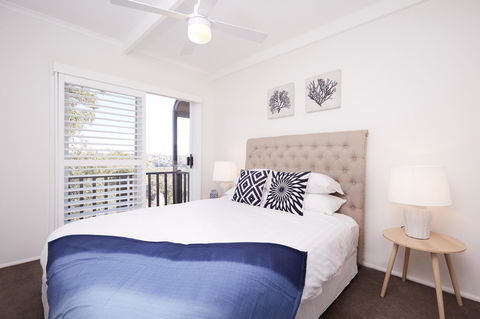 Bright And Spacious Family Home With Leafy Deck - Accommodation Port Macquarie 4