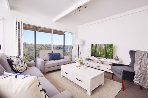 Bright And Spacious Family Home With Leafy Deck - Accommodation Port Macquarie 3