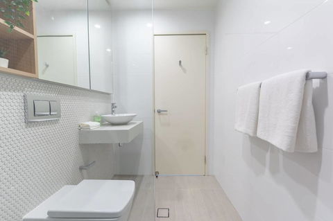 Japanese Style Waterfront Apt Wt Rooftop Pool - Accommodation Port Macquarie 5