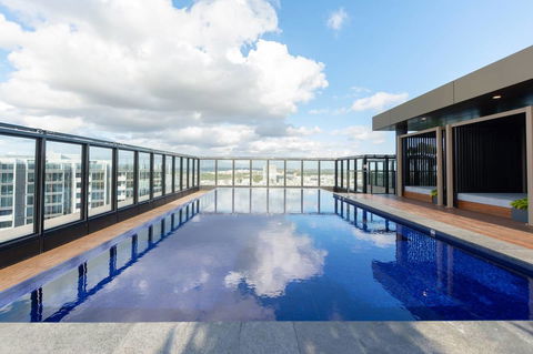 Japanese Style Waterfront Apt Wt Rooftop Pool - Accommodation Port Macquarie 0