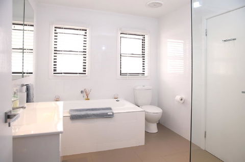 Refuge Cove On Pittwater - Accommodation Port Macquarie 7