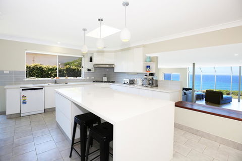 Neptune I Absolute Beachfront I Stunning Views - Accommodation Port Macquarie 10