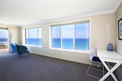 Neptune I Absolute Beachfront I Stunning Views - Accommodation Port Macquarie 12