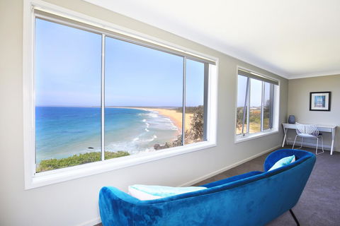 Neptune I Absolute Beachfront I Stunning Views - Accommodation Port Macquarie 13