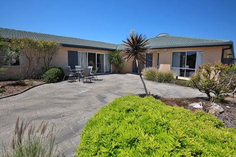 Neptune I Absolute Beachfront I Stunning Views - Accommodation Port Macquarie 30