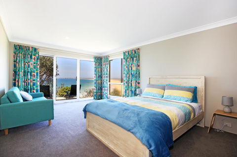 Neptune I Absolute Beachfront I Stunning Views - Accommodation Port Macquarie 16