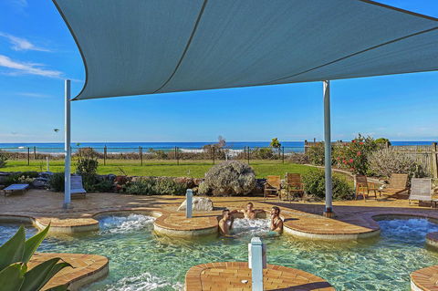 Blue Lagoon Beach Resort - Accommodation Port Macquarie 3