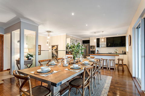 Phuza Maningi 17 Myan Close - Accommodation Port Macquarie 7