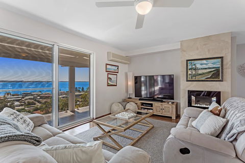 Phuza Maningi 17 Myan Close - Accommodation Port Macquarie 4