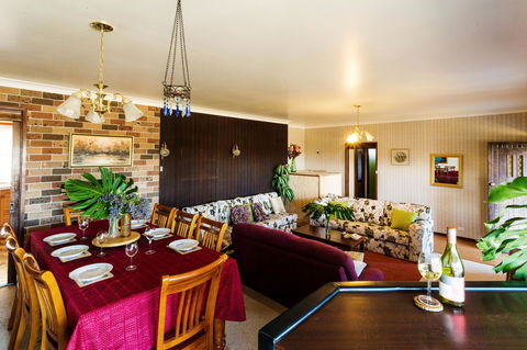 Coal D\' Vine VIEW - Cessnock NSW - Accommodation Port Macquarie 0