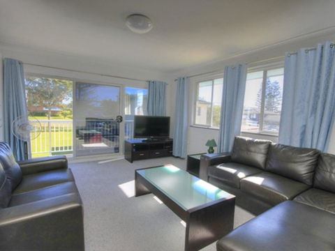 45 Wharf Street - Whole House - Accommodation Port Macquarie 0