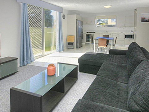 45 Wharf Street - Whole House - Accommodation Port Macquarie 2