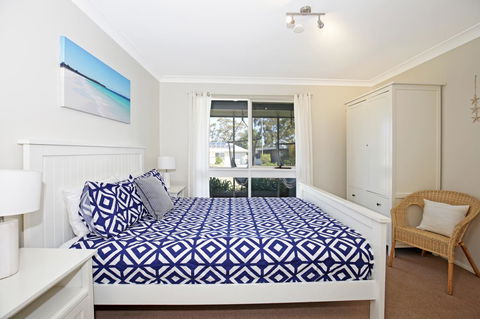 Hayes Beach House I Award Winner I 4 Mins To Beach - Accommodation Port Macquarie 3