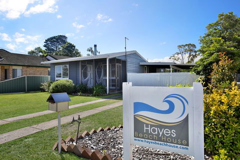Hayes Beach House I Award Winner I 4 Mins To Beach - Accommodation Port Macquarie 22