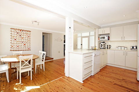 Hayes Beach House I Award Winner I 4 Mins To Beach - Accommodation Port Macquarie 5