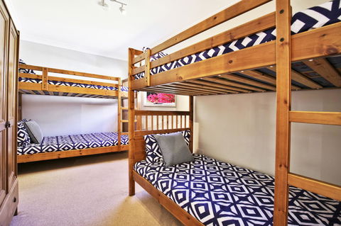 Hayes Beach House I Award Winner I 4 Mins To Beach - Accommodation Port Macquarie 10