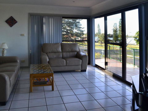 Oxley 8 At Tuncurry - Accommodation Port Macquarie 0