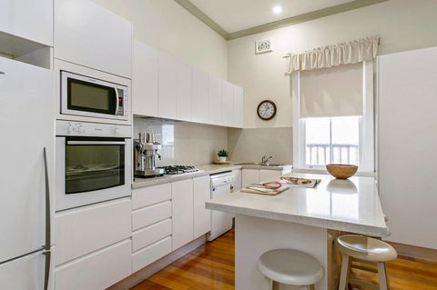 Oversized 2 Bedroom Manly Beach House - Accommodation Port Macquarie 3
