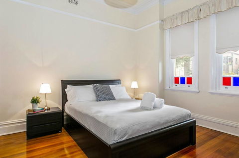 Oversized 2 Bedroom Manly Beach House - Accommodation Port Macquarie 6