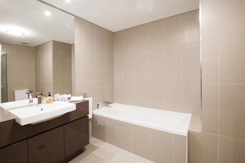 The Junction Palais - Modern And Spacious 2BR Bondi Junction Apartment Close To Everything - Accommodation Port Macquarie 3