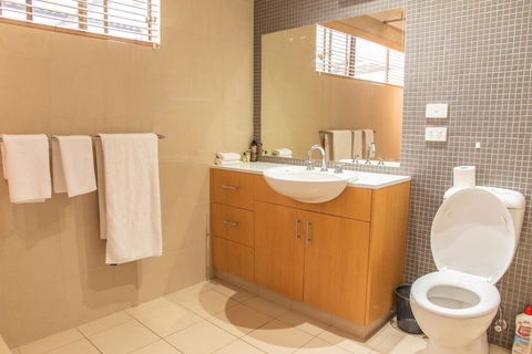 Belmont - Accommodation Port Macquarie 12