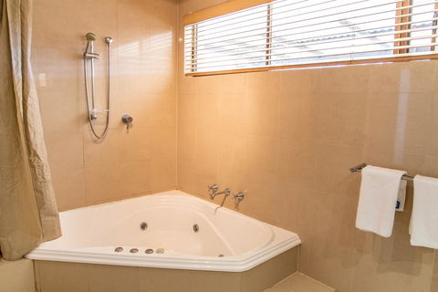 Belmont - Accommodation Port Macquarie 11