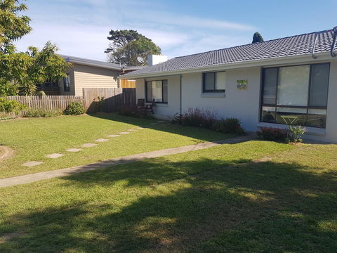 Golden Hill Cottage - Accommodation Port Macquarie 0
